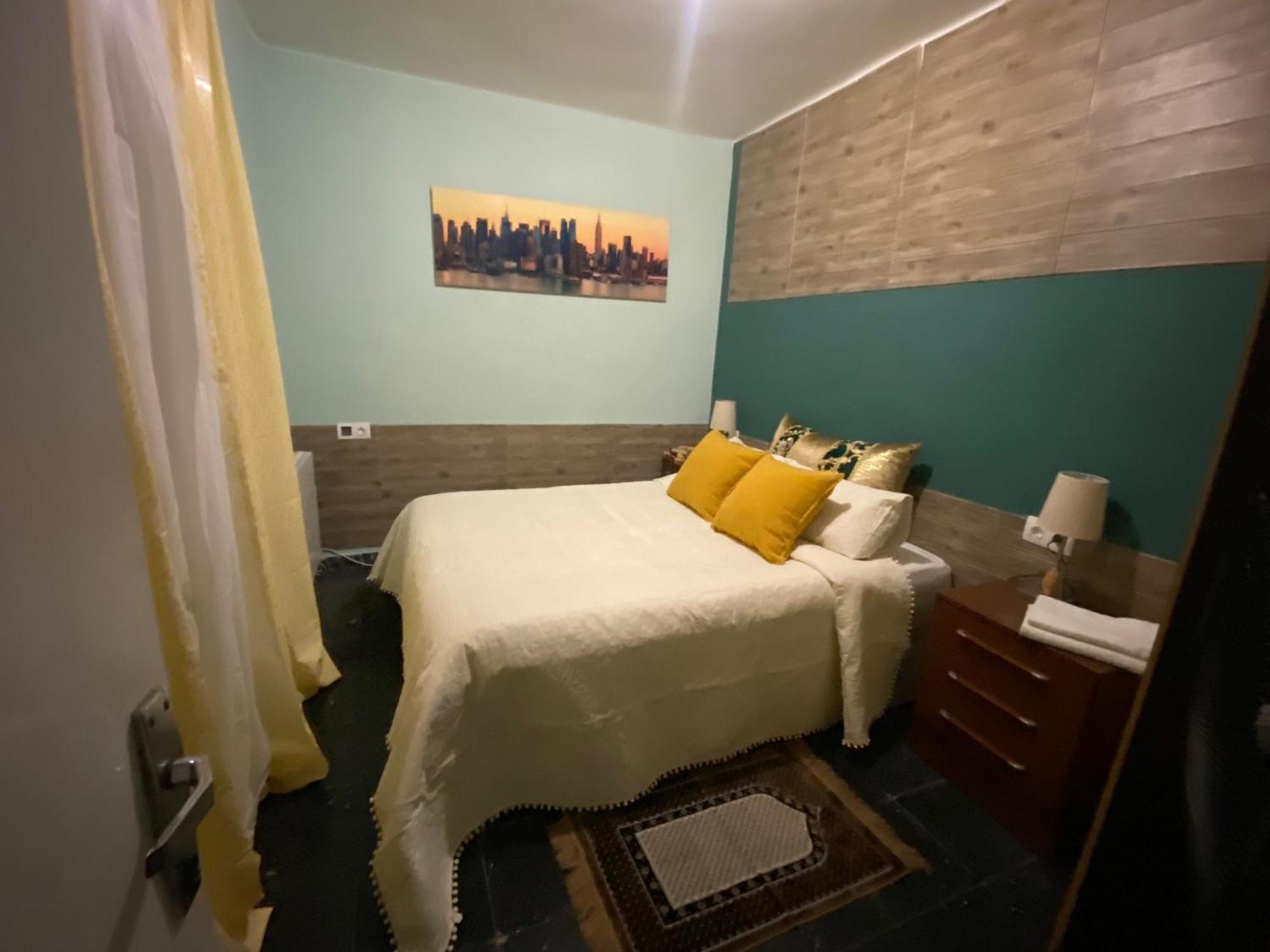 Отель La Casa De Las Hadas La Reguda Экстерьер фото